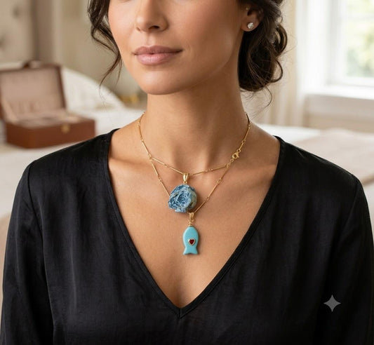Collana "Marina Romance" – Doppio Filo con Rosa Eterna e Dettagli Turchesi
