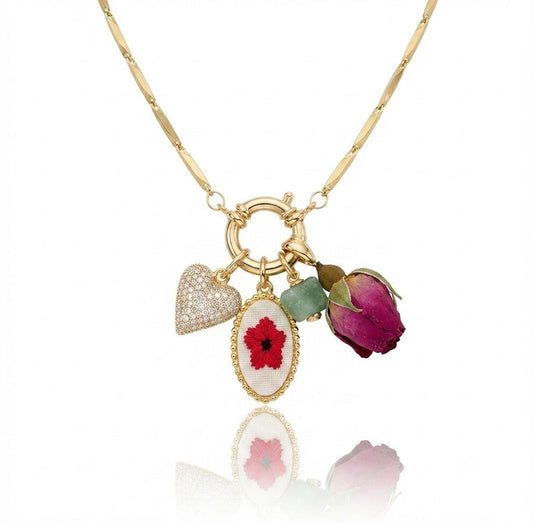 Collana artigianale con ciondolo a rosa eterna e ricamo a mano in acciaio inossidabile anallergico - Dea Creazioni