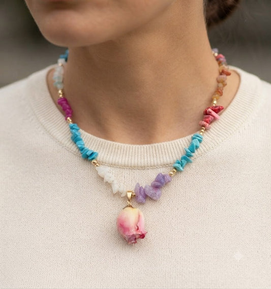 Collana "Arcobaleno Eterno" – Un trionfo di colore e natura